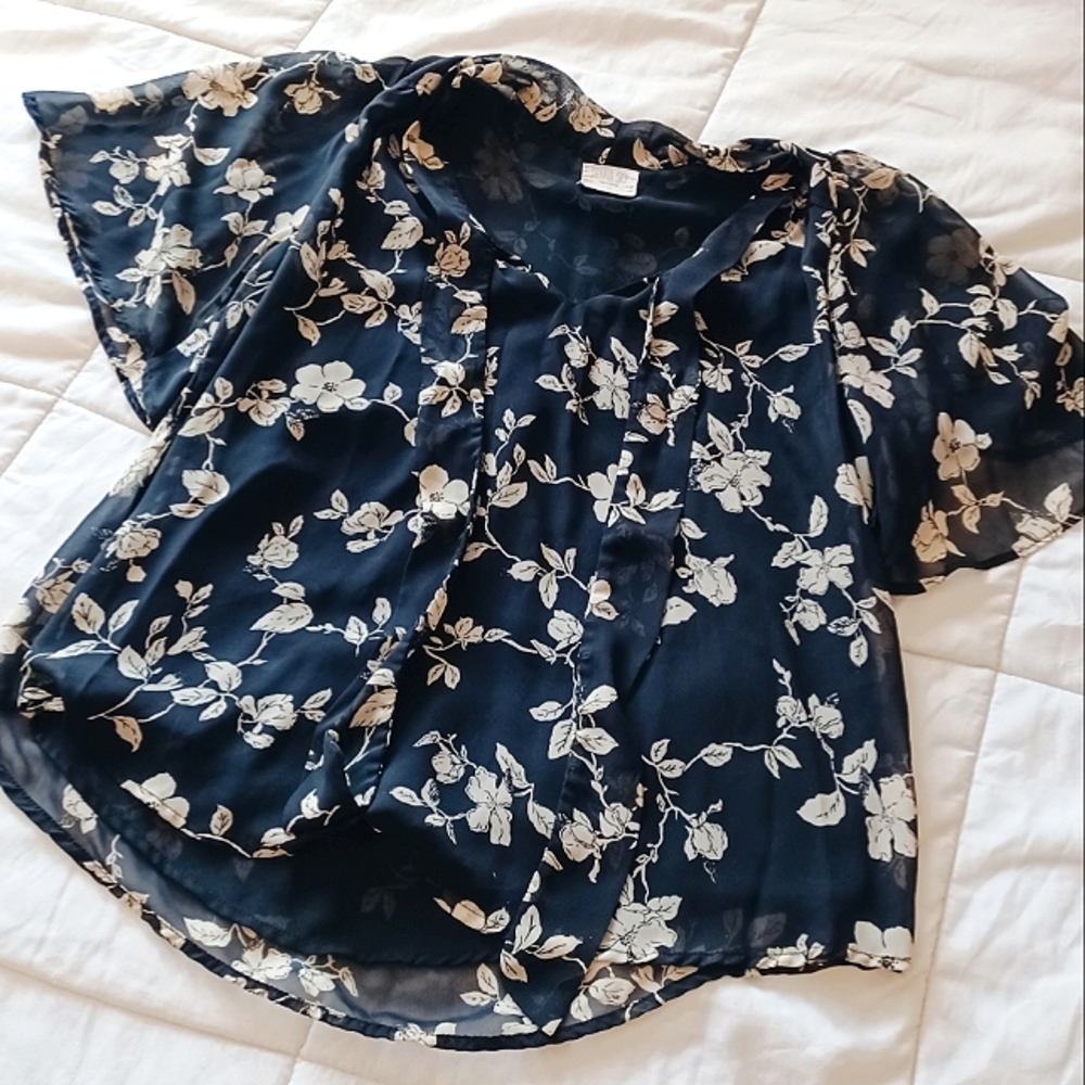Sienna Sky Black Floral Short Sleeve Bow Blouse Cropped Boho Flowy - Medium - Picture 9 of 9